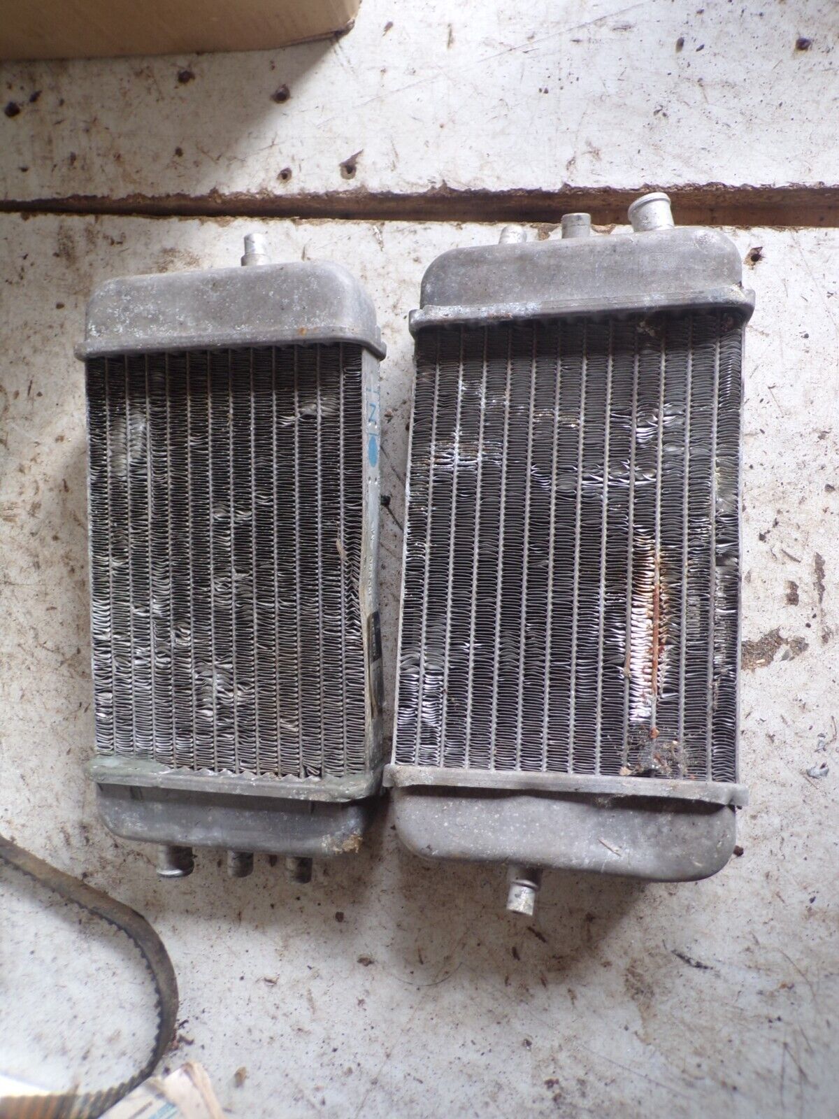 deux radiateurs derbi 50 11123 Main Image