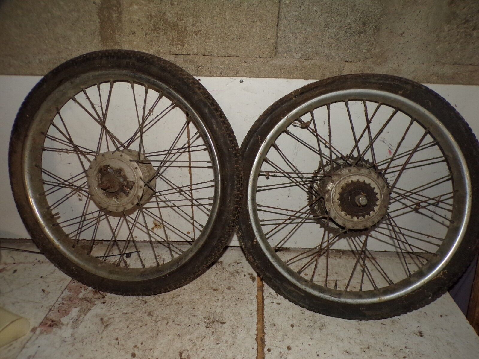 paire de roues jantes 18″ 89 à balancier chaudron speciale etc 4124 Gallery Image 0