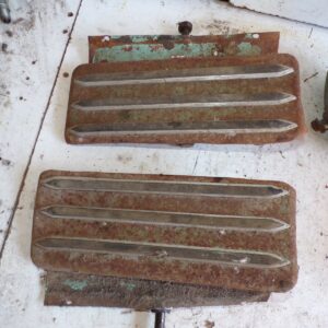 paire de marche pieds monet goyon starlett 98cc  7625 – Image 1