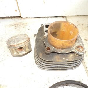 Yamaha 250 XT cylindre (à déglacer) piston 14825