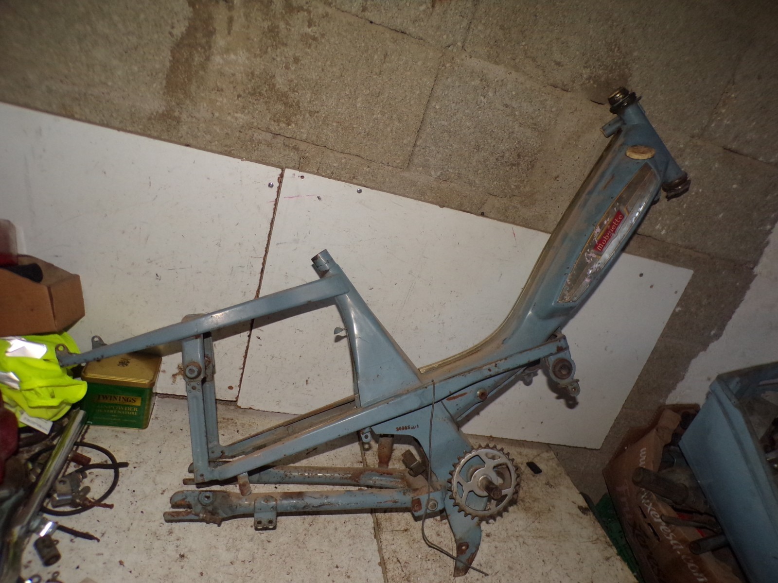 cadre 56 avec carte grise motobecane mobylette 31125