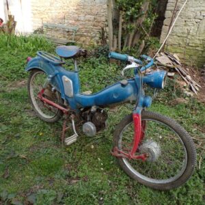Motobecane Av 87 bleue à balancier mobylette à rénover 7326