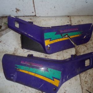 paire de caches carénages sous selle super avenger XP Peugeot mobylette 7326