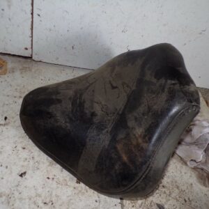 Yamaha V-Star 1100 Solo Seat INOAC 5EL-00 98.6 – OEM Driver Seat 1999–2009 5326