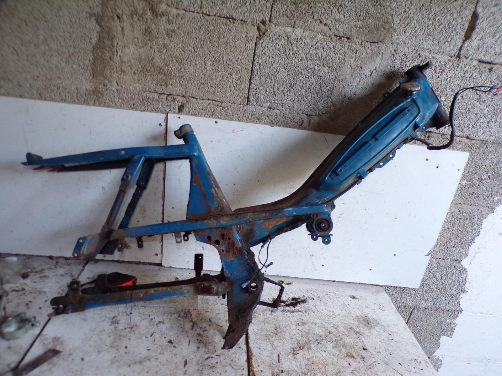 Cadre 51 motobecane mobylette 2726